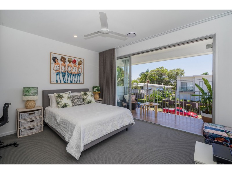 10 Lotus Key, Broadbeach Waters QLD 4218