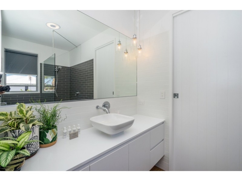 10 Lotus Key, Broadbeach Waters QLD 4218