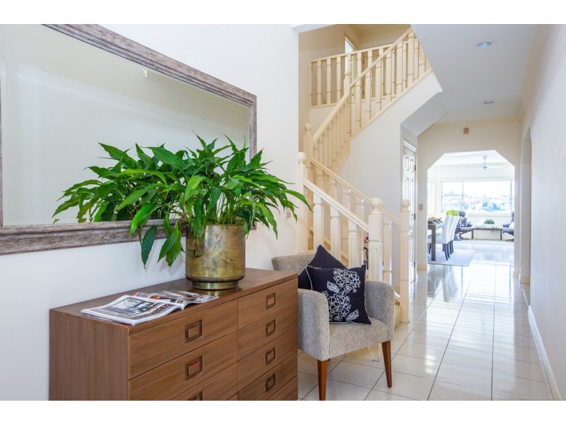 25 Cabana Boulevard, Benowa Waters QLD 4217