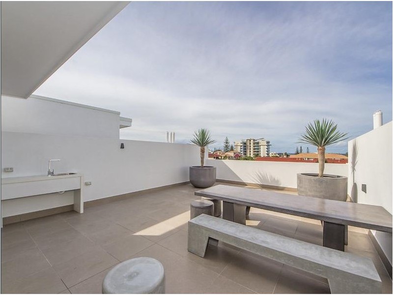202/46 Peerless Avenue, Mermaid Beach QLD 4218