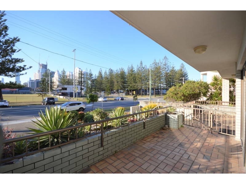 2/12 Chelsea Ave, Broadbeach QLD 4218