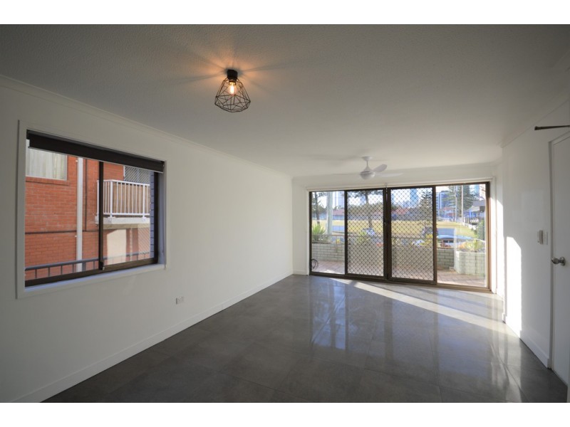 2/12 Chelsea Ave, Broadbeach QLD 4218