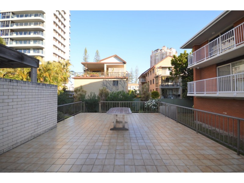 2/12 Chelsea Ave, Broadbeach QLD 4218