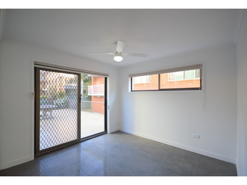 2/12 Chelsea Ave, Broadbeach QLD 4218