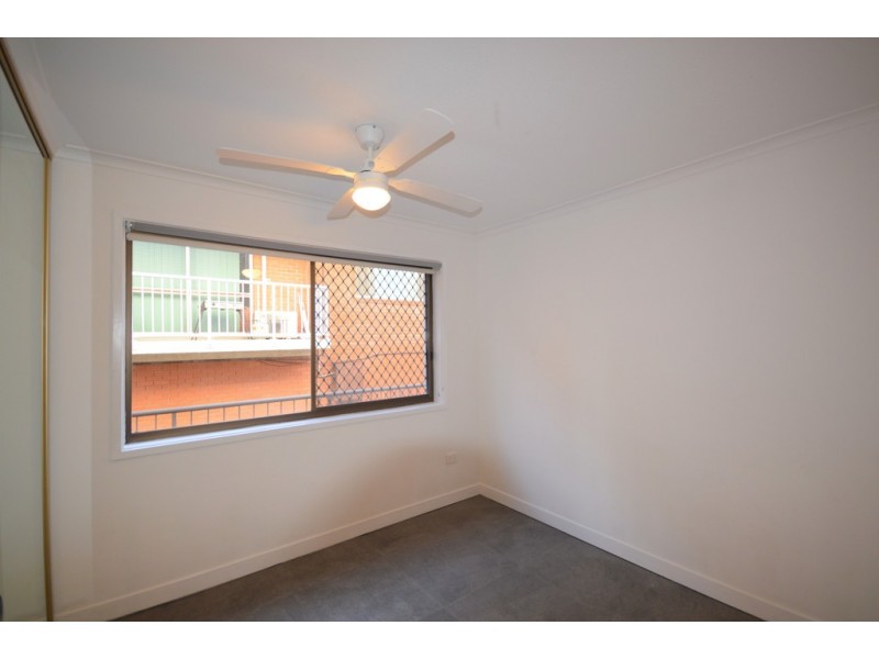 2/12 Chelsea Ave, Broadbeach QLD 4218