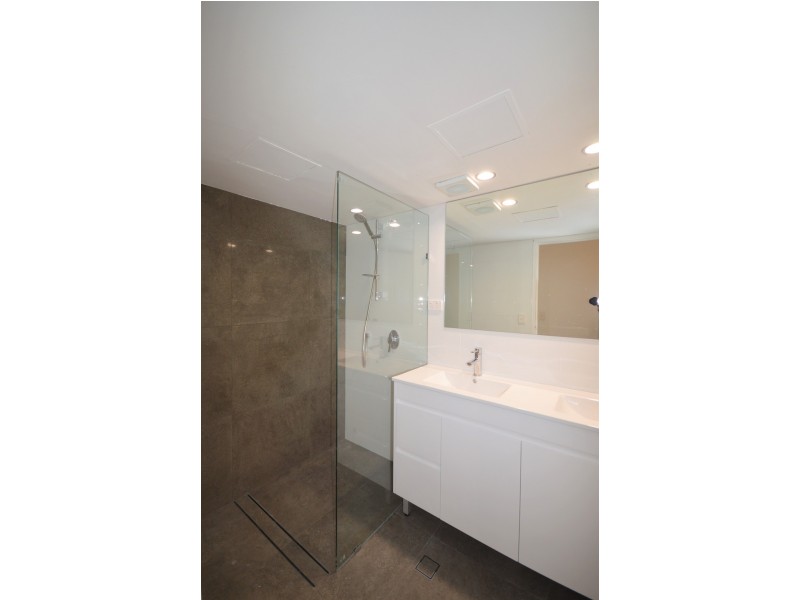 2/12 Chelsea Ave, Broadbeach QLD 4218