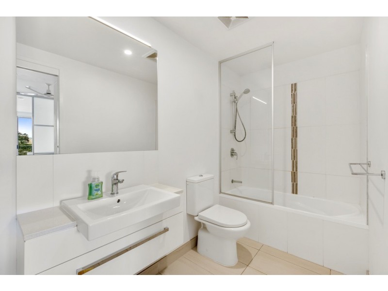 406/17 Bath Street, Labrador QLD 4215
