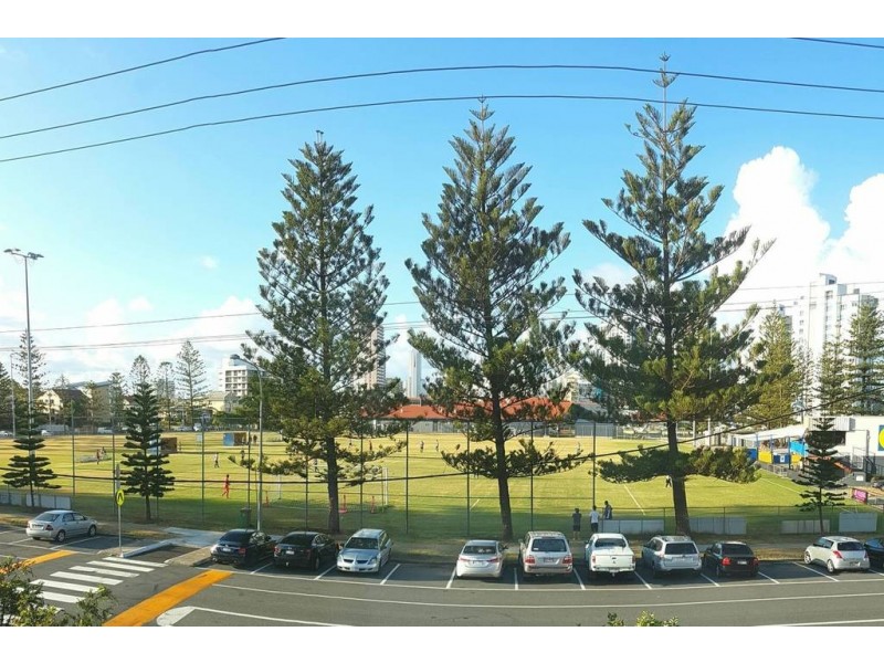 4/14 Chelsea Ave, Broadbeach QLD 4218