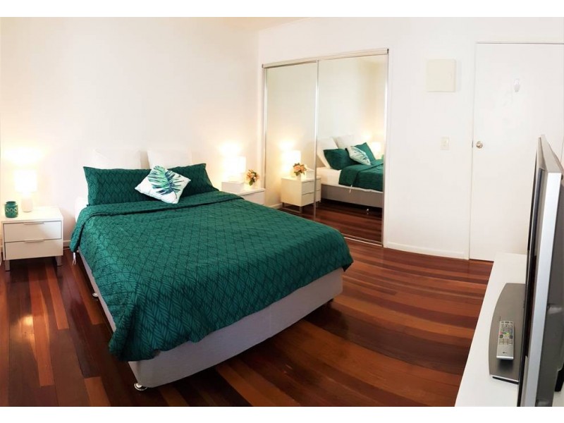 4/14 Chelsea Ave, Broadbeach QLD 4218