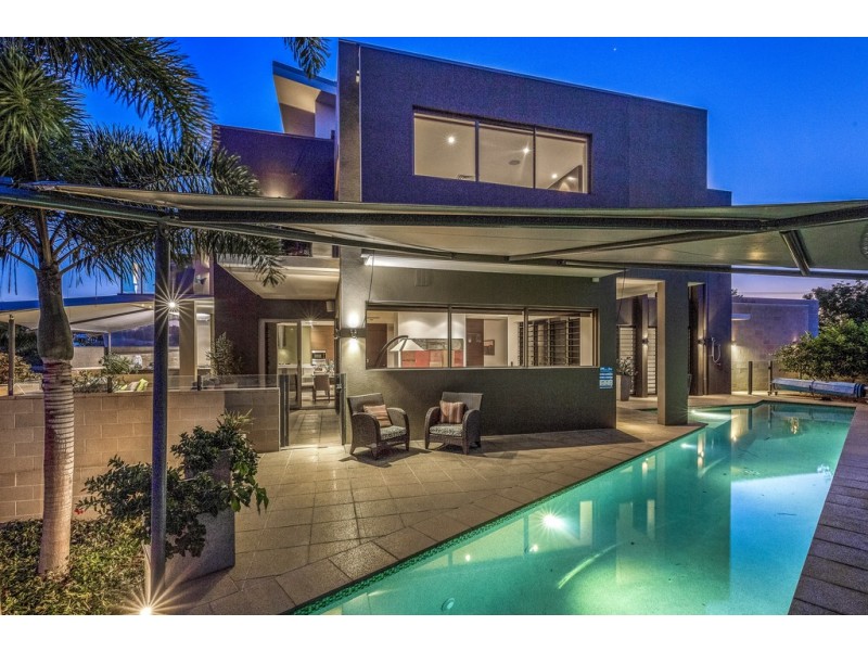 1/23 Inga Avenue, Surfers Paradise QLD 4217