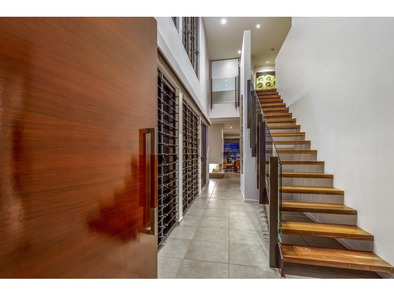 1/23 Inga Avenue, Surfers Paradise QLD 4217