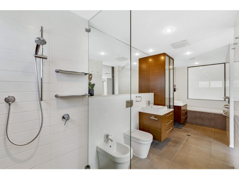 1/23 Inga Avenue, Surfers Paradise QLD 4217