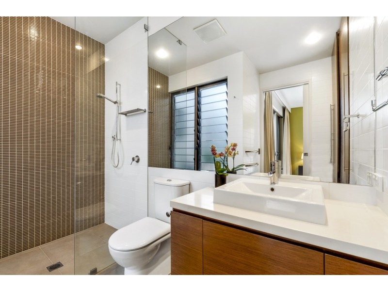 1/23 Inga Avenue, Surfers Paradise QLD 4217