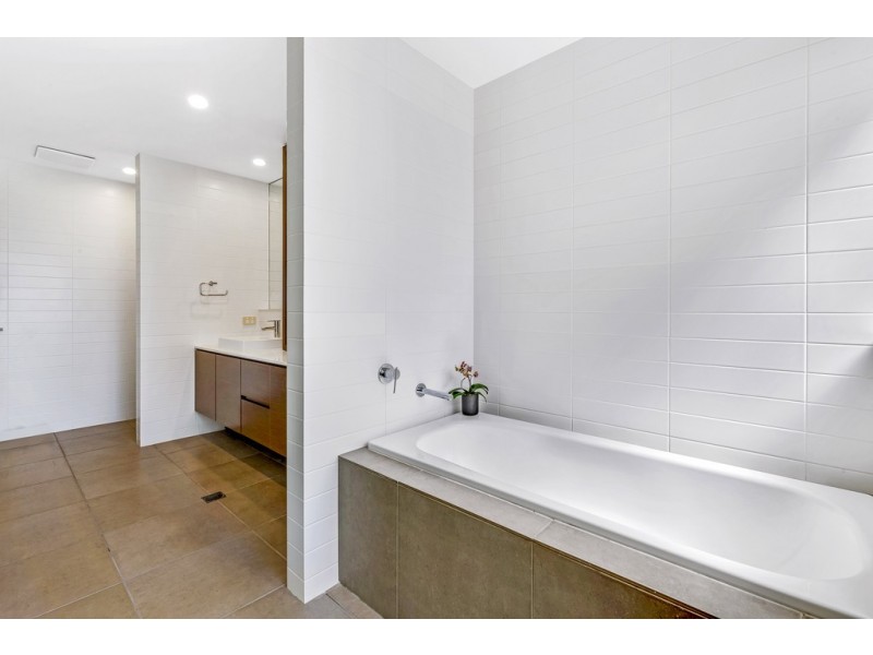 1/23 Inga Avenue, Surfers Paradise QLD 4217