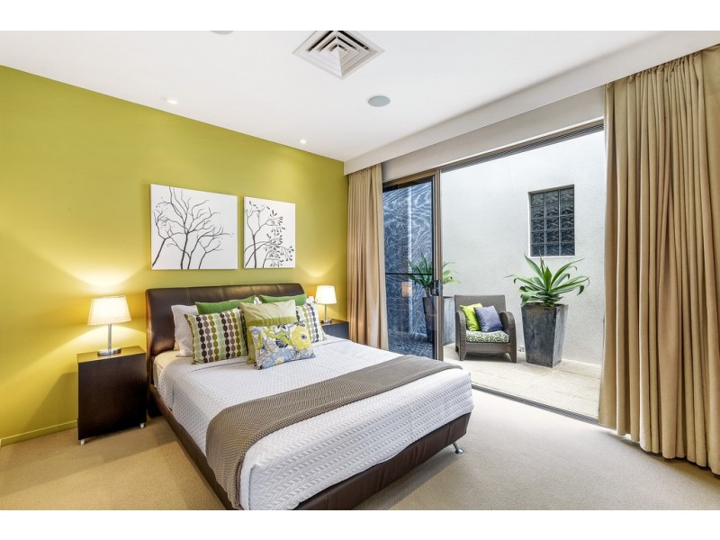 1/23 Inga Avenue, Surfers Paradise QLD 4217