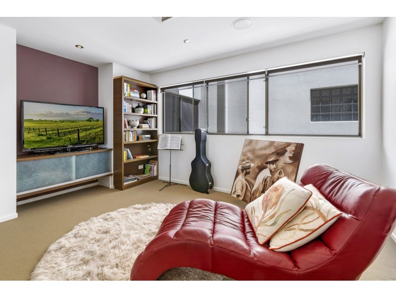 1/23 Inga Avenue, Surfers Paradise QLD 4217