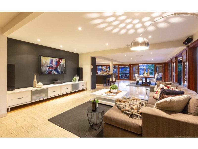 96 Gibraltar Drive, Isle Of Capri QLD 4217