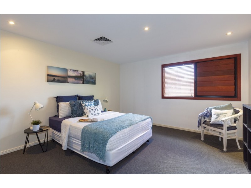 96 Gibraltar Drive, Isle Of Capri QLD 4217