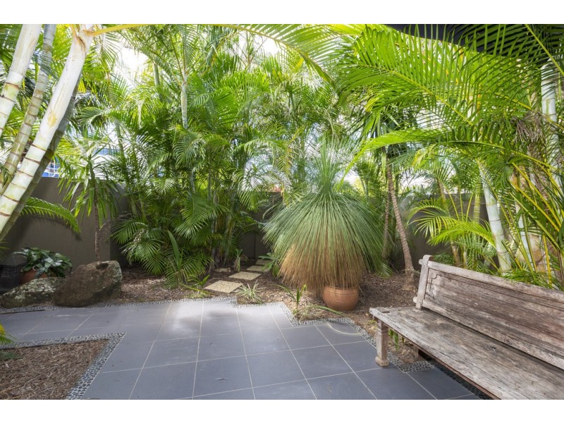 96 Gibraltar Drive, Isle Of Capri QLD 4217