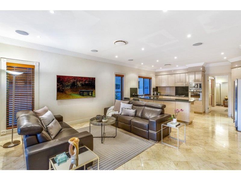 23 Sir Bruce Small Boulevard, Benowa Waters QLD 4217