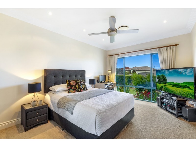 23 Sir Bruce Small Boulevard, Benowa Waters QLD 4217