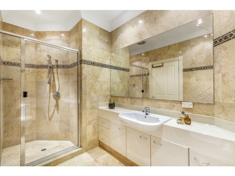 23 Sir Bruce Small Boulevard, Benowa Waters QLD 4217