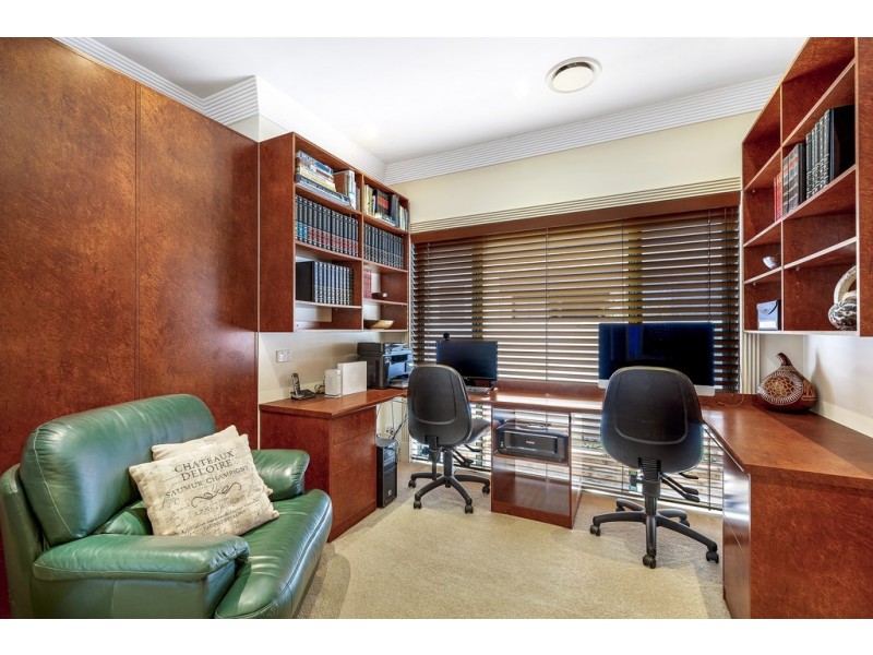 23 Sir Bruce Small Boulevard, Benowa Waters QLD 4217