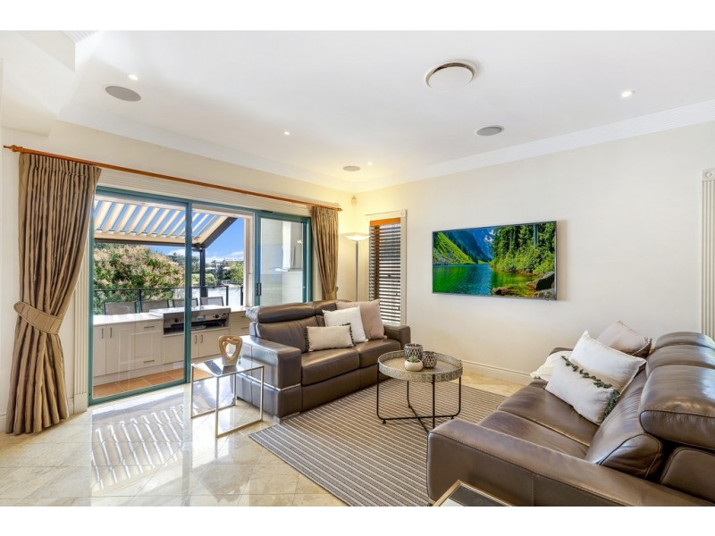 23 Sir Bruce Small Boulevard, Benowa Waters QLD 4217