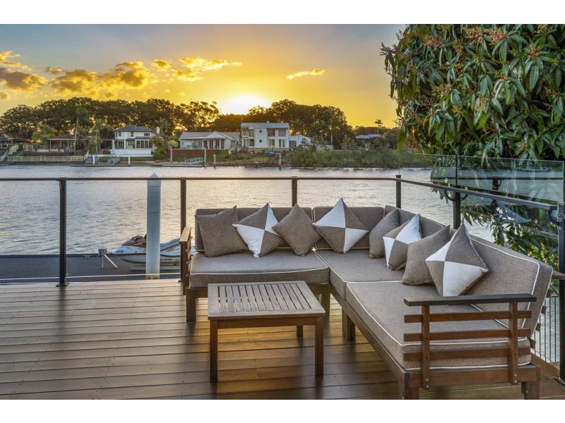 23 Sir Bruce Small Boulevard, Benowa Waters QLD 4217