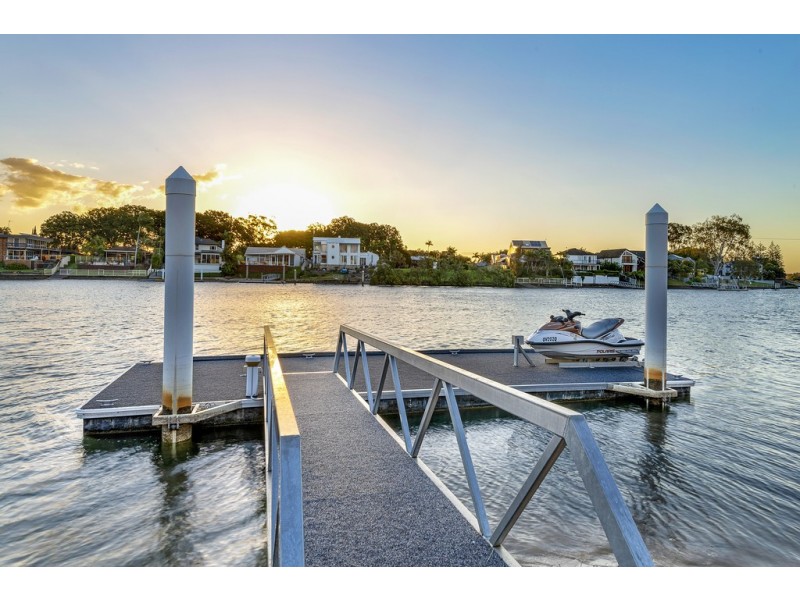 23 Sir Bruce Small Boulevard, Benowa Waters QLD 4217