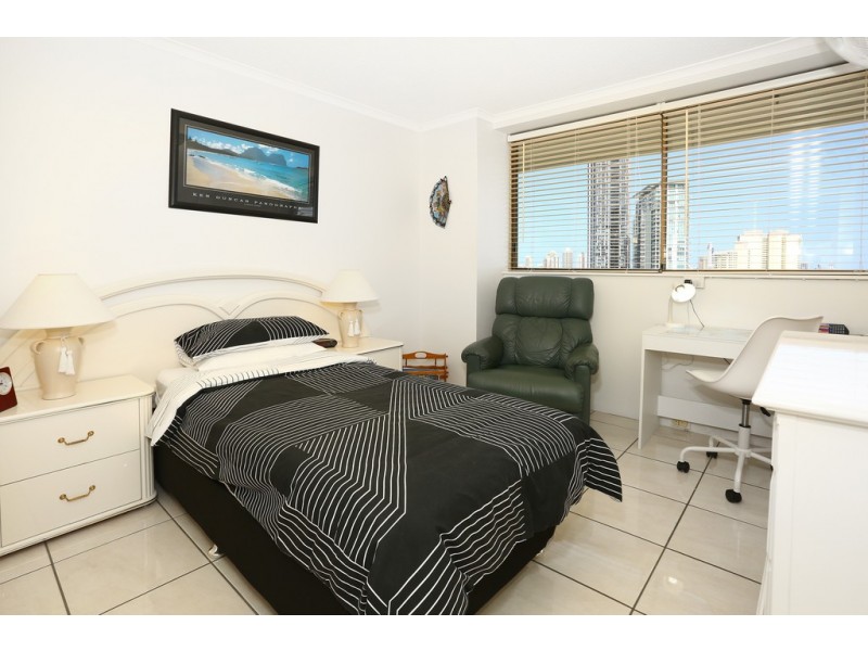 13E/10 Marine Parade, Southport QLD 4215