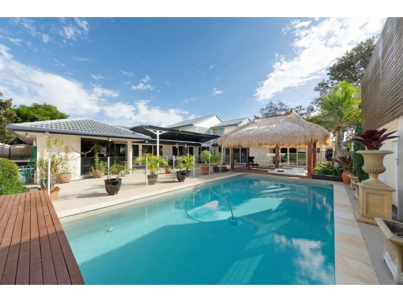 4 St Raphael Terrace, Sorrento QLD 4217