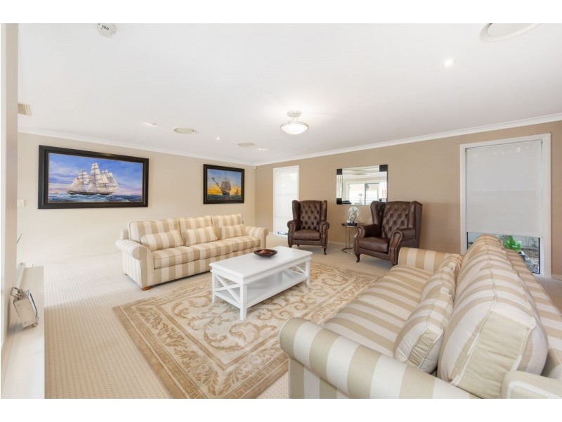 4 St Raphael Terrace, Sorrento QLD 4217