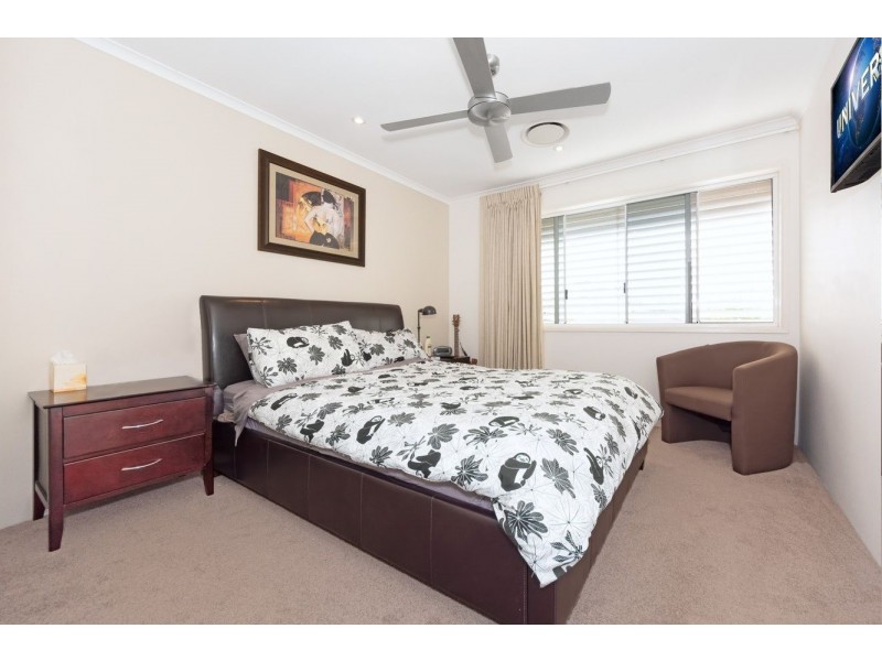 4 St Raphael Terrace, Sorrento QLD 4217