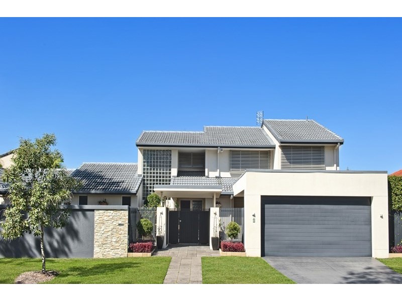 4 St Raphael Terrace, Sorrento QLD 4217