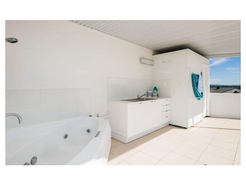 5/10 Oatland Esplanade, Runaway Bay QLD 4216