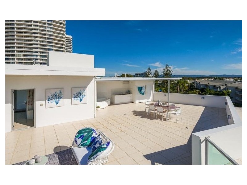 5/10 Oatland Esplanade, Runaway Bay QLD 4216