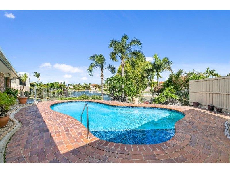 3 Selkirk Avenue, Benowa Waters QLD 4217