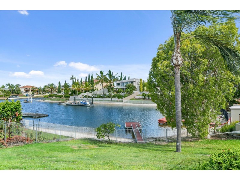 3 Selkirk Avenue, Benowa Waters QLD 4217