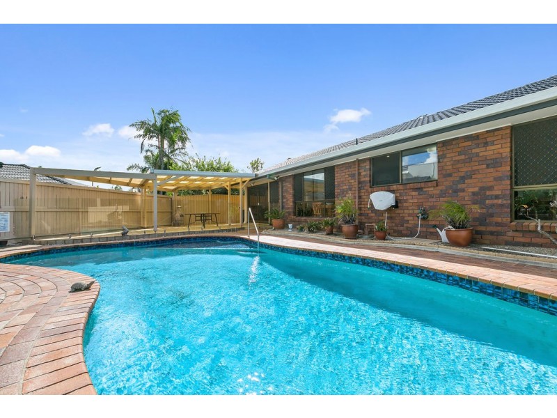 3 Selkirk Avenue, Benowa Waters QLD 4217