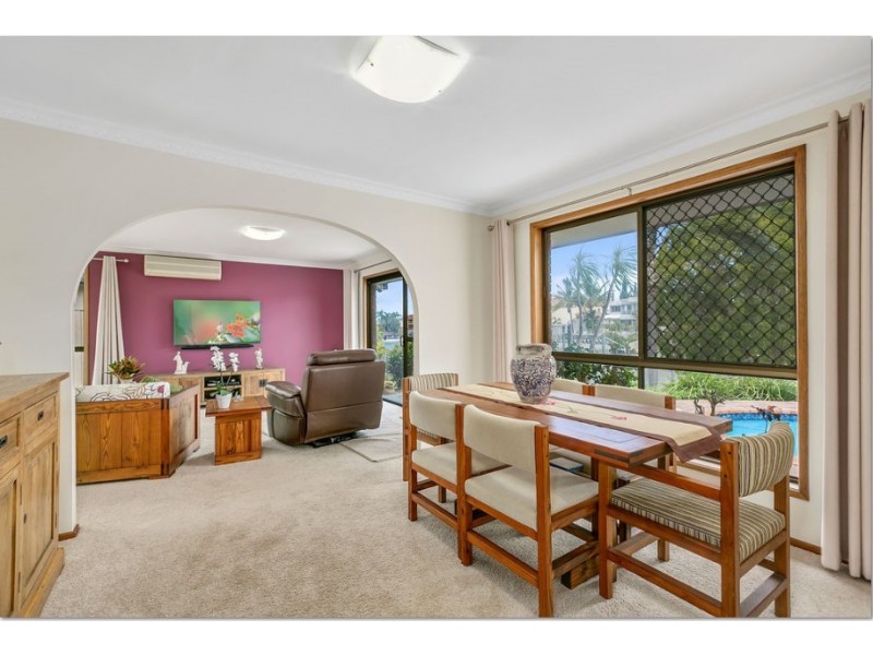 3 Selkirk Avenue, Benowa Waters QLD 4217