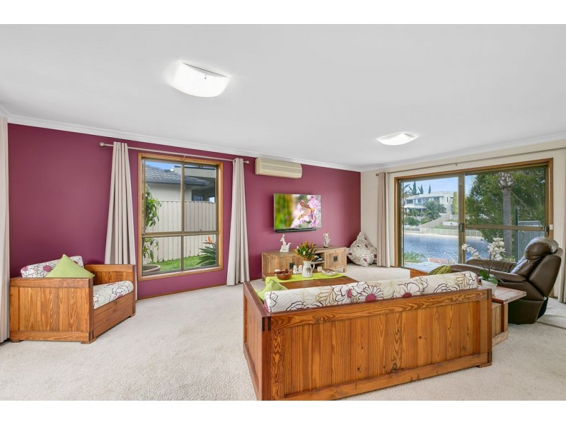 3 Selkirk Avenue, Benowa Waters QLD 4217