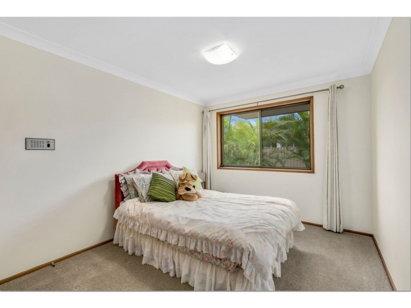 3 Selkirk Avenue, Benowa Waters QLD 4217