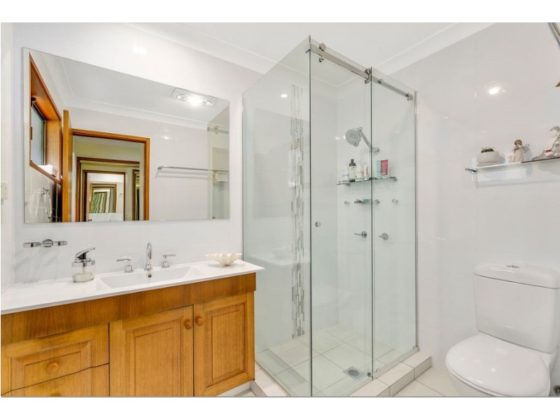 3 Selkirk Avenue, Benowa Waters QLD 4217