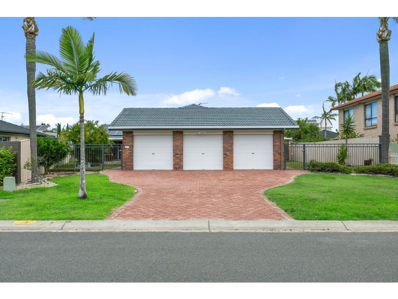 3 Selkirk Avenue, Benowa Waters QLD 4217