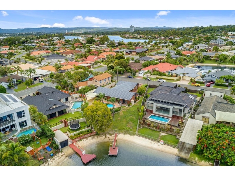 3 Selkirk Avenue, Benowa Waters QLD 4217