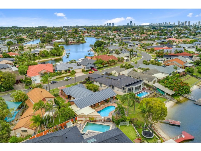 3 Selkirk Avenue, Benowa Waters QLD 4217