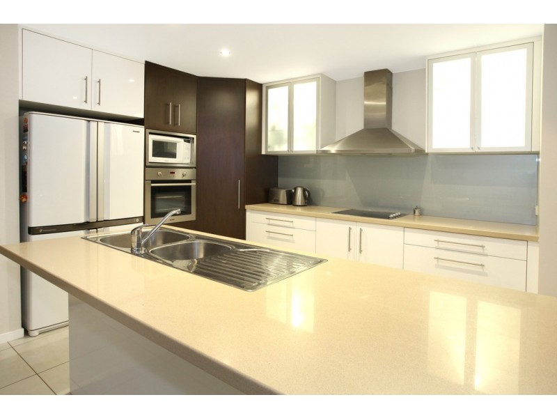 2/1012 Lakeview Terrace, Benowa QLD 4217