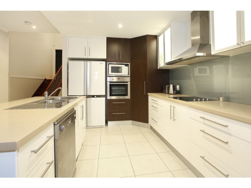 2/1012 Lakeview Terrace, Benowa QLD 4217