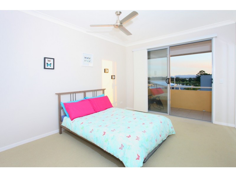 2/1012 Lakeview Terrace, Benowa QLD 4217